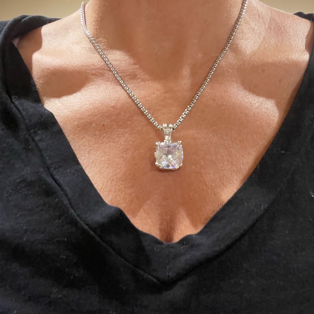 Beautiful clear stone silver plated‎ necklace.
